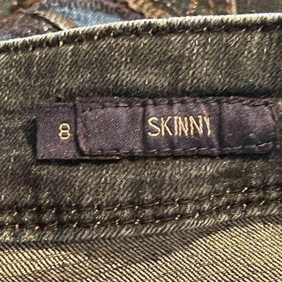 Seven7 Women skinny jeans size 8
Fancy back pocket design 
28.5” inseam
5” cuff - Picture 10 of 10